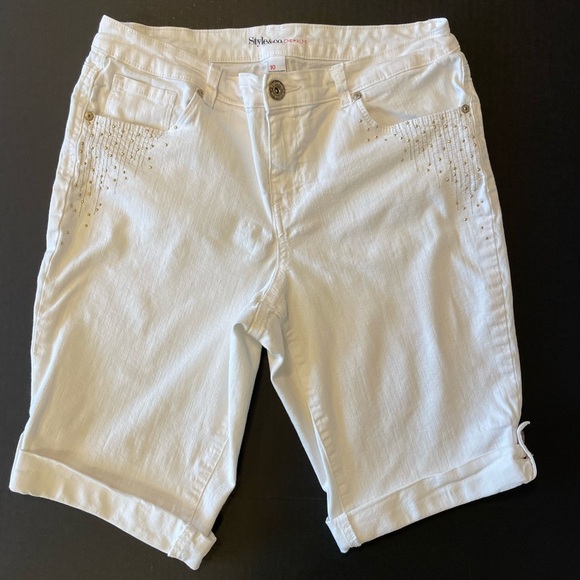 Style & Co. Denim Bermuda cuffed white Jean shorts with accented pockets size 10 - Picture 1 of 6
